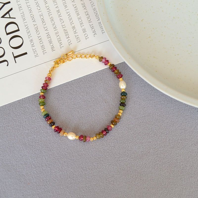 Braccialetto semplice ed elegante con perle d'acqua dolce lilla di design di nicchia, per le donne._voghion.com