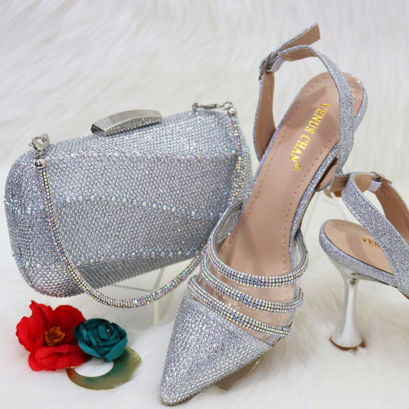 Pair Your Silver Clutch/shoulder Bag With Skinny Pointed Sandals_voghion.com