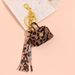 Portachiavi regalo con ciondolo per auto con borsa alla moda e nappa con stampa leopardata_voghion.com