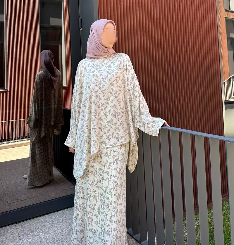 Women's Clothing Muslim Women's Bat Shirt Top Sweet Print Skirt Two Piece Set_voghion.com