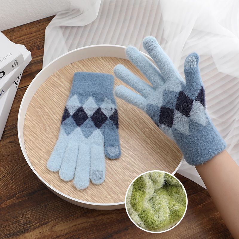 Knitted gloves women's touch screen five-finger gloves winter warm cute rhombus plaid cold-proof wool gloves_voghion.com