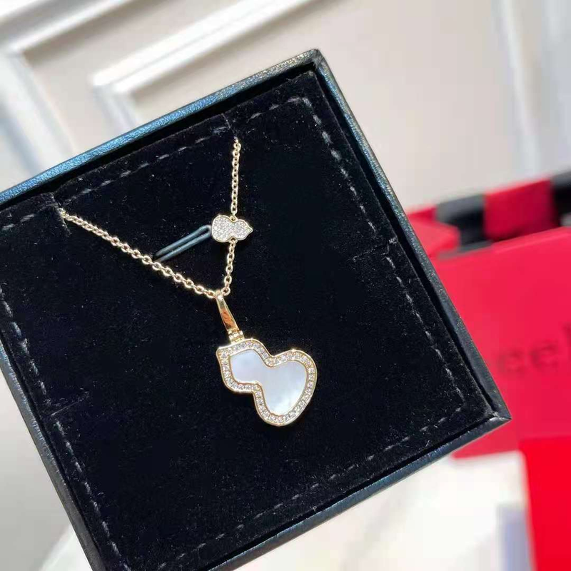 Designer-Kürbis-Halskette für Damen, leicht, luxuriös, V-förmig, vielseitig, weißer Beihong-Achat, eingelegte Diamant-Halskette_voghion.com
