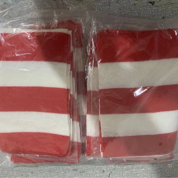 Personalizzato con strisce orizzontali rosse e bianche, sciarpa e collo_voghion.com