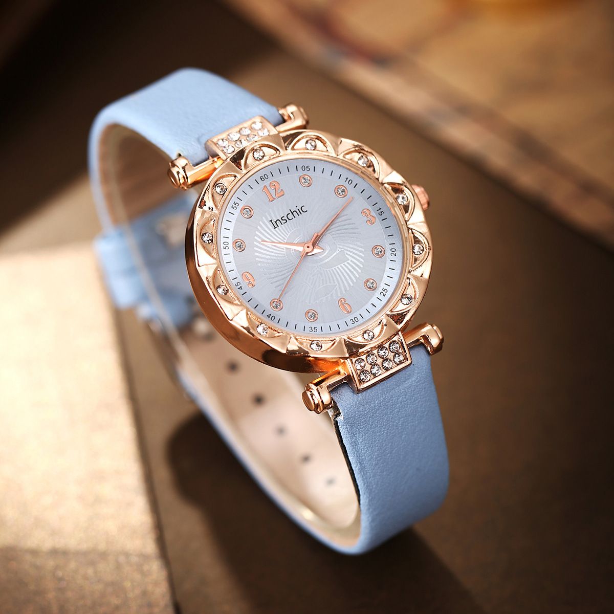 Set di orologi e gioielli da donna, orologio in pelle con quadrante rotondo dallo stile fresco e set di gioielli a forma di foglia d'acero per donna - Design minimalista con cinturino regolabile_voghion.com