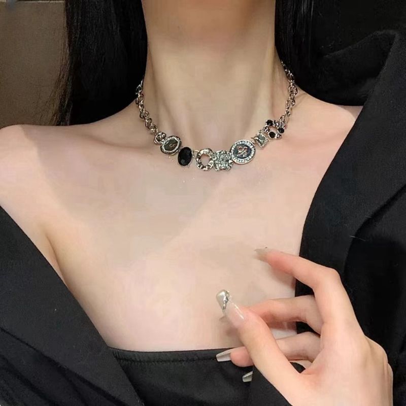 Y2k Sweet Cool Style White Button Necklace, Small And Popular Design, High End, Exquisite Collar Chain, Light Luxury_voghion.com
