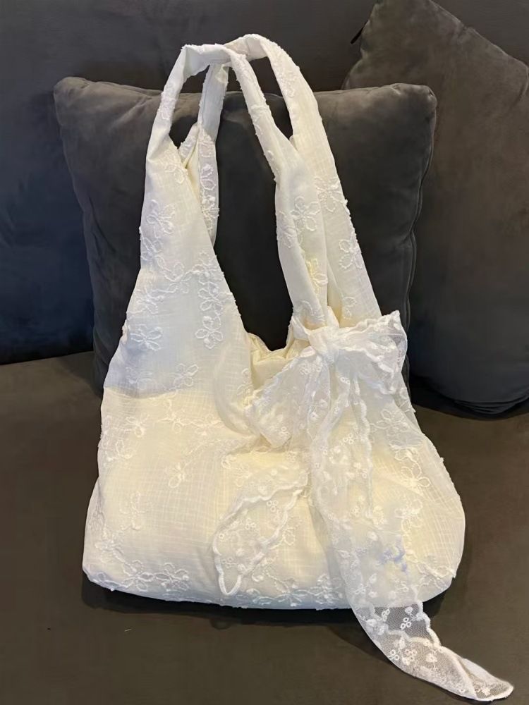 2025 Summer New Chiffon Small Flower Shoulder Lace Embroidery Canvas Tote Handle Underarm Tote Fashion Versatile Casual Daily Commuter_voghion.com