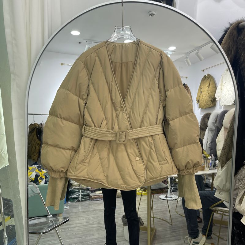 2024 Winter New Short Jacket Women's Fashion Style Design Sense Small V-neck Waist White Duck Down Outer_voghion.com
