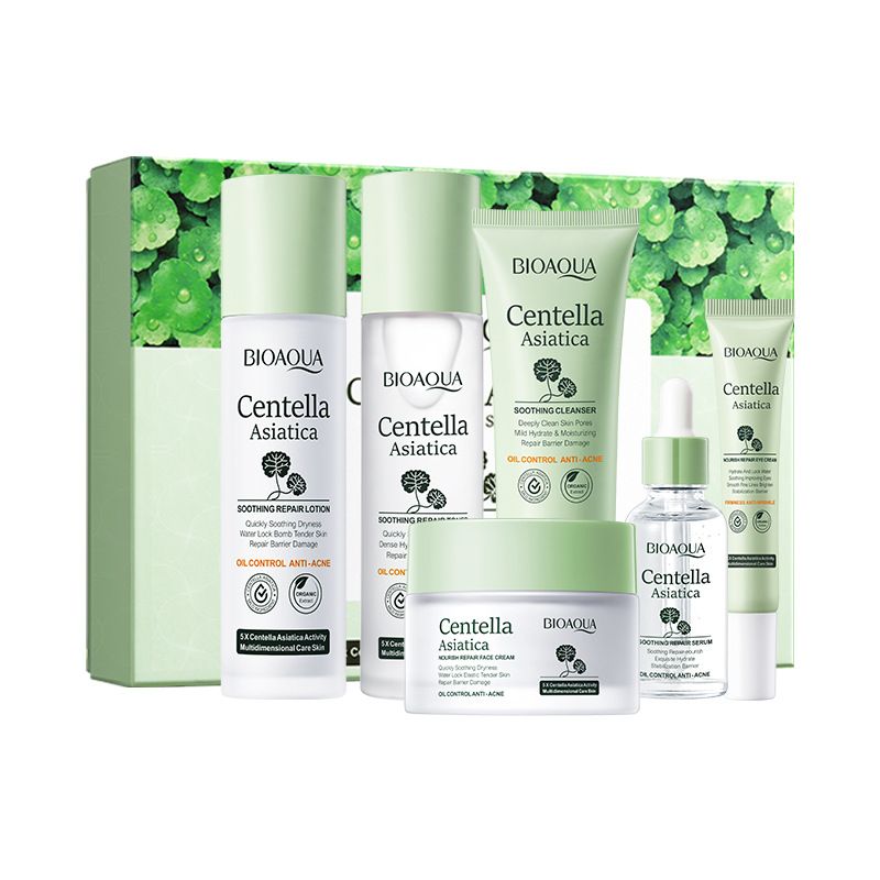 Set completo di sei prodotti per la cura della pelle idratanti e lenitivi alla Centella Asiatica BIOAOUA in inglese_voghion.com