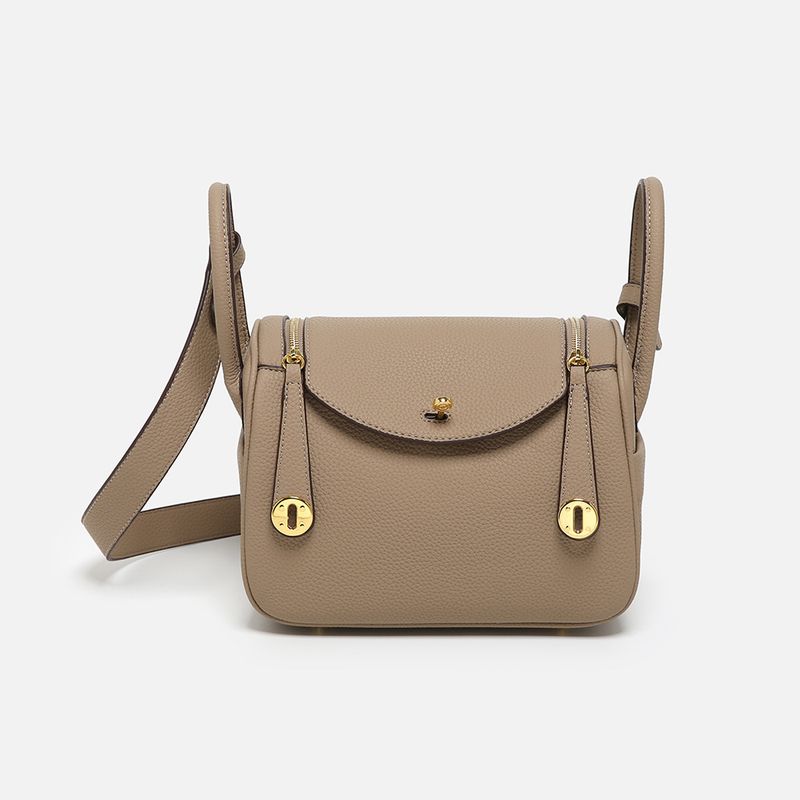 Lindy 2024 Frühjahr/Sommer Neue Kissen Mode Trend Eine Schulter Schräge Straddle Handheld Arzt Tasche Gerade_voghion.com