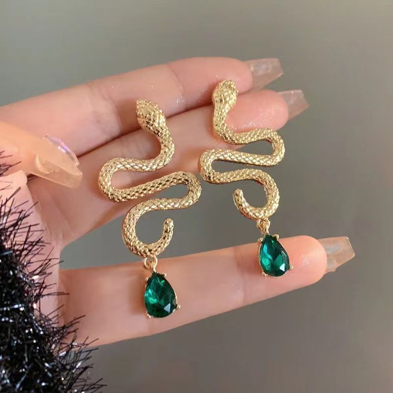 Dammen Ouerréng iwwerdriwwen mëttelalterlech Stil schlaangefërmeg Ouerréng trendy Stroossestil Ouerréng Retro neie Stil Ouerréng fir Fraen 2023 waarme Stil_voghion.com