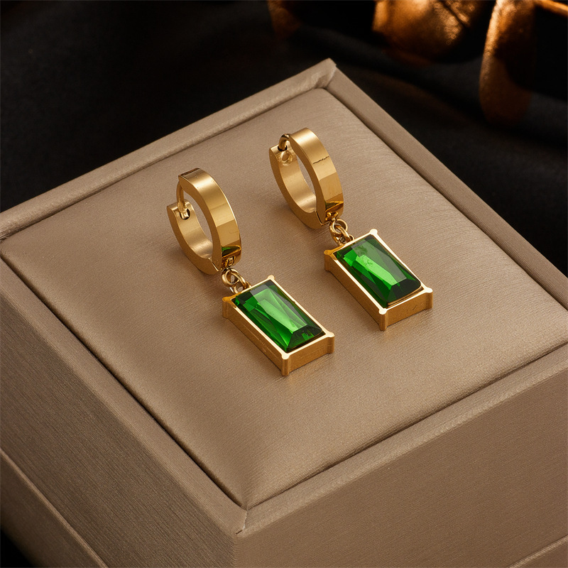 Niche retro titanium steel cube emerald diamond clavicle chain earrings high-end temperament versatile jewelry set_voghion.com