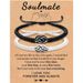 Set di braccialetti intrecciati per coppie di uomini e donne, in corda nera e rossa, intrecciati a mano e regolabili, con scritta "Anima Gemella", in bianco e nero._voghion.com