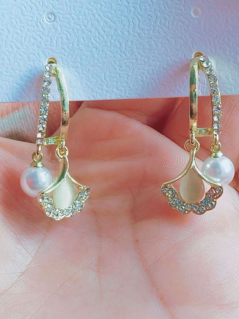 Purple Four Leaf Flower Pearl 2024 New Internet Celebrity Fashion Style Light Luxury Earrings_voghion.com