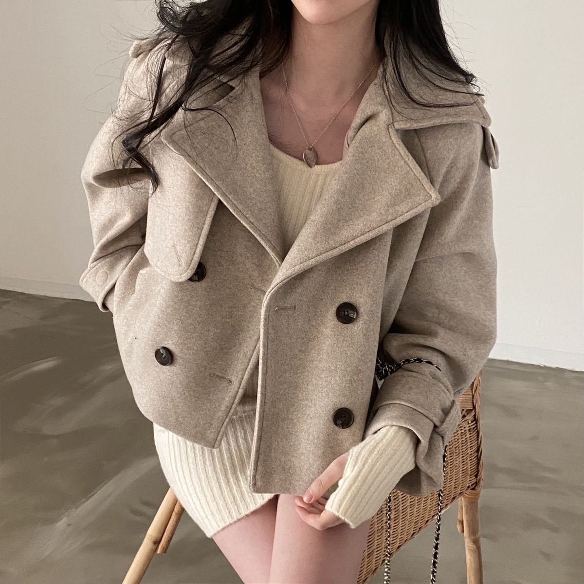 South Korea chic2023 autumn and winter new double-breasted short woolen coat women's style elegant overcoat_voghion.com