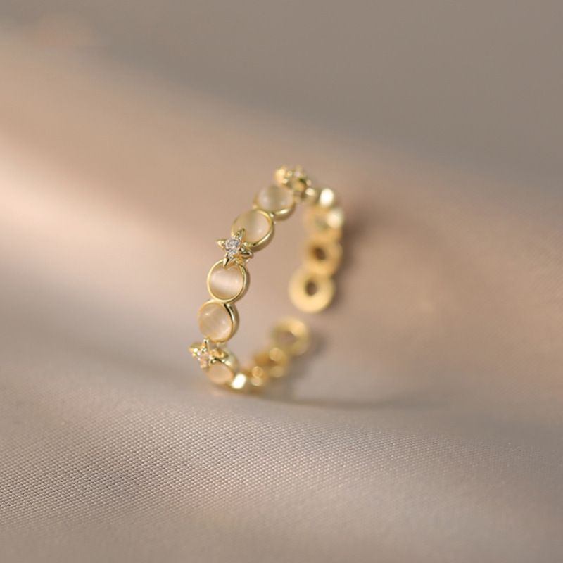 Anel de dedo indicador aberto com pedra olho de gato estrela para mulheres, design de nicho de moda elegante e de alta qualidade, novo modelo 2024_voghion.com