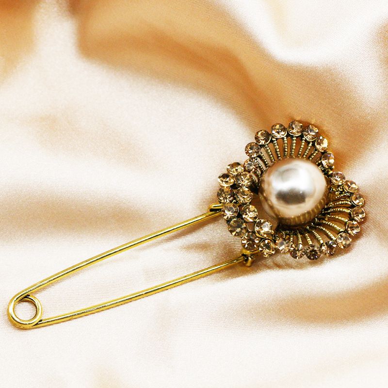 New inlaid pearl hollow large pin cardigan shawl buckle high-end brooch_voghion.com