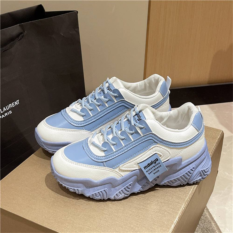 Tênis de corrida da moda 2025, calçados femininos de corrida com emenda de PU artificial, cano baixo, cadarço, respirável, sola grossa, antiderrapante e resistente ao desgaste_voghion.com