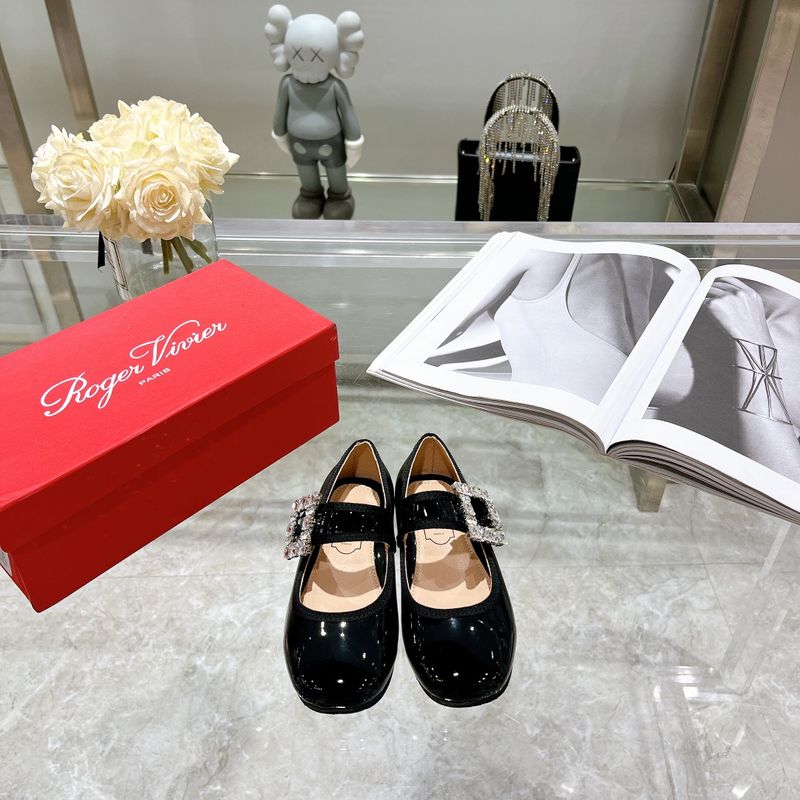 In early spring of 2023, the new product Roger Vivier ⚜ RV classic square drill buckle. Summer New Girl Princess Shoes ⭐ 。 Super b_voghion.com