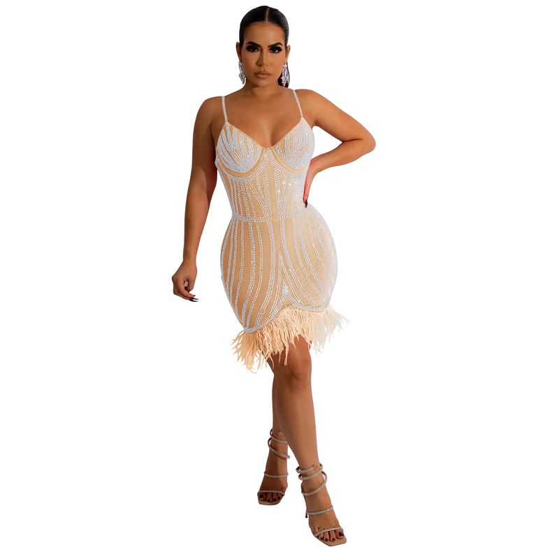 Damenbekleidung Ärmelloses Brustwickelkleid mit heißen Diamantfedern und Schultergurten_voghion.com