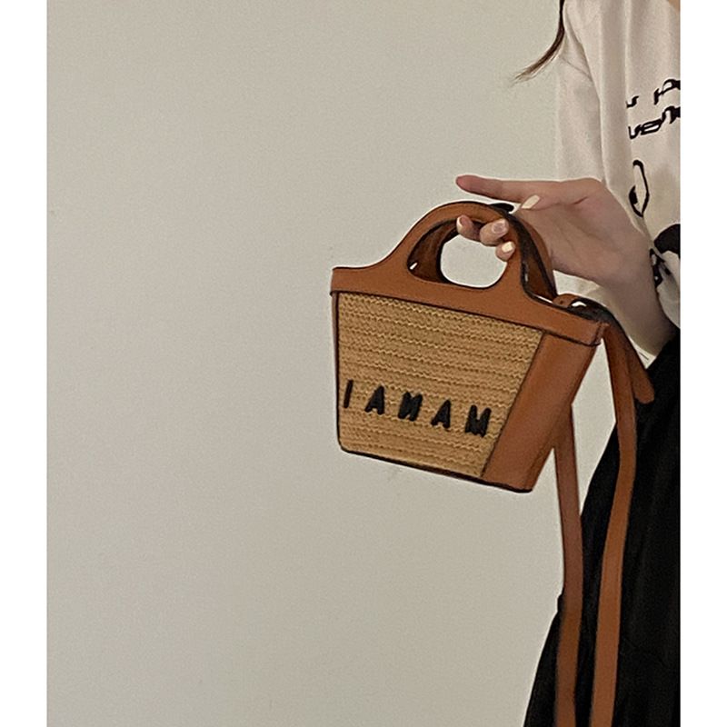 Borsa a tracolla in paglia intrecciata, versatile e alla moda, nuova estate 2025_voghion.com