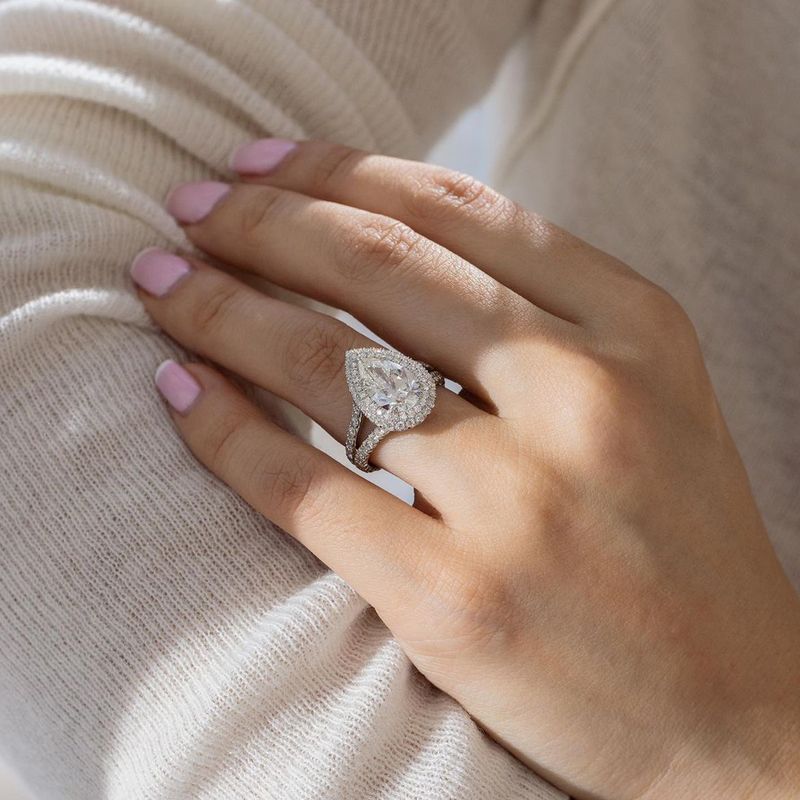 Neuer, birnenförmiger, mit Wassertropfen verzierter, simulierter Diamant-Mikro-Zirkon-Antragsring für Damen_voghion.com