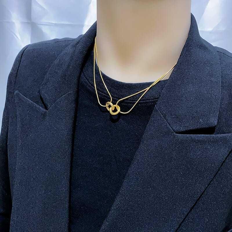 Collana con ciondolo a croce in oro con catena per clavicola versatile da donna in acciaio al titanio_voghion.com