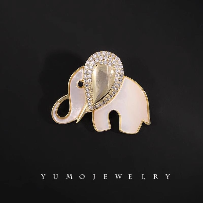 Cute Baby Elephant Brooch Flash Diamond Dongdaemun Animal Pin Fashion Brooch Suit Accessories 2023 New_voghion.com