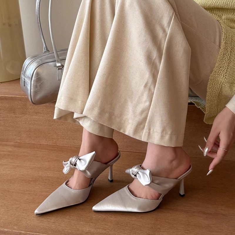 Seidenschleife, Hochwertige High Heels, Damenhandtasche, Halbschuhe_voghion.com