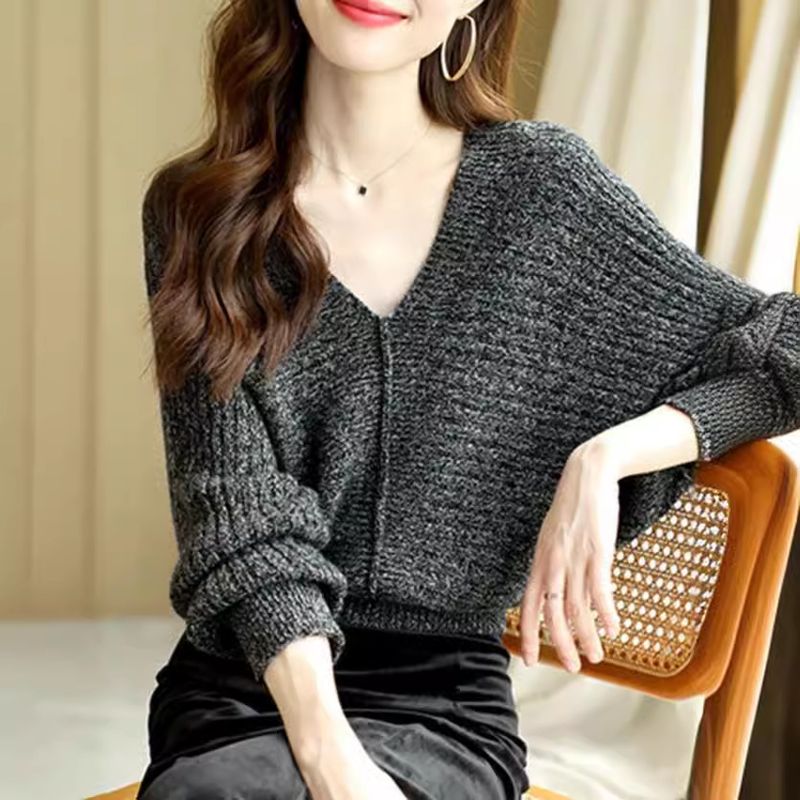 Pull tricoté polyvalent à manches chauve-souris et col en V fantaisie tendance 2024 automne nouveau style paresseux à la mode pour femmes_voghion.com