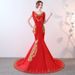 Abendkleid im chinesischen Meerjungfrauenstil – trägerloses rotes Hostessenkleid mit Schleppe, elegant für Bühnenauftritte und Modenschauen_voghion.com
