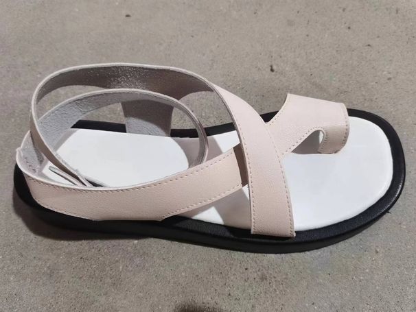 Damenschuhe Sommer Neue große Größe Dickbesohlte Casual Clip Toe Runde Toe Strandschuhe Ring Fußschnalle Damensandalen_voghion.com