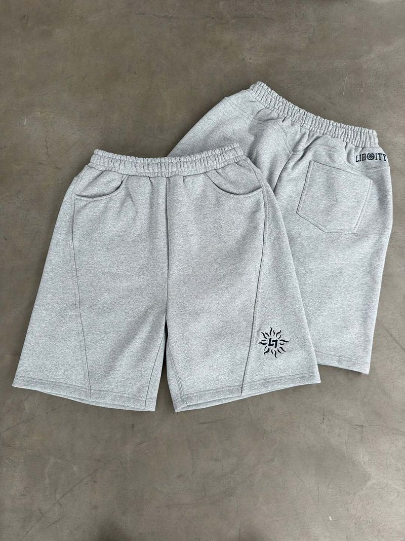 Completo con felpa con cappuccio e pantaloncini con stampa geometrica - Pullover streetwear oversize con spalle scese (S-XL)_voghion.com