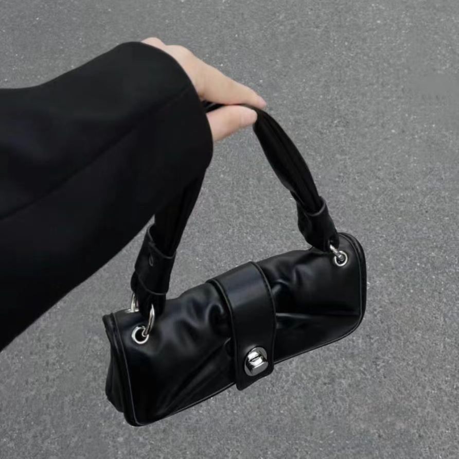 Un bolso de mano femenino de 2024, fácil de combinar para salir a la calle. Es práctico y versátil, ideal para llevar debajo de la axila._voghion.com