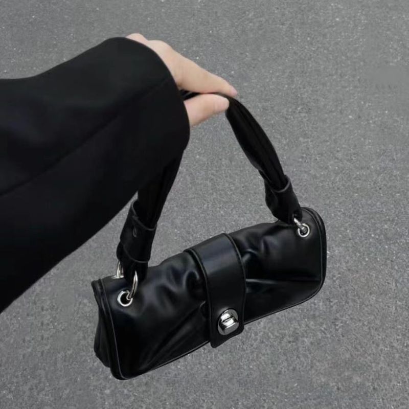 Das lässt sich beim Ausgehen einfach mit der neuen Handtasche für Damen 2024 kombinieren. Es ist vielseitig einsetzbar und passt perfekt unter die Achsel._voghion.com