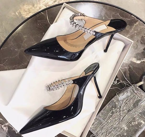 2024 Sommer Neue hochhackige feine Absätze Spitze Dia Hausschuhe tragen Linie mit einem Duttkopf Halb Drag Mueller Schuhe Frauen_voghion.com