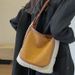 Autumn and winter large capacity lamb wool bucket women's new crossbody tote bag, high-end plush shoulder bag_voghion.com