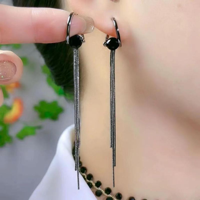 Női fülbevaló Design Sense hosszú bojtos fekete Dia fülcsat Sterg Sier tű könnyű all-in-one fülbevalók_voghion.com