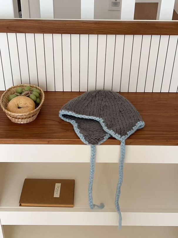 Berretto da pilota elegante in maglia color-block, nuovo e caldo autunno/inverno 2025_voghion.com