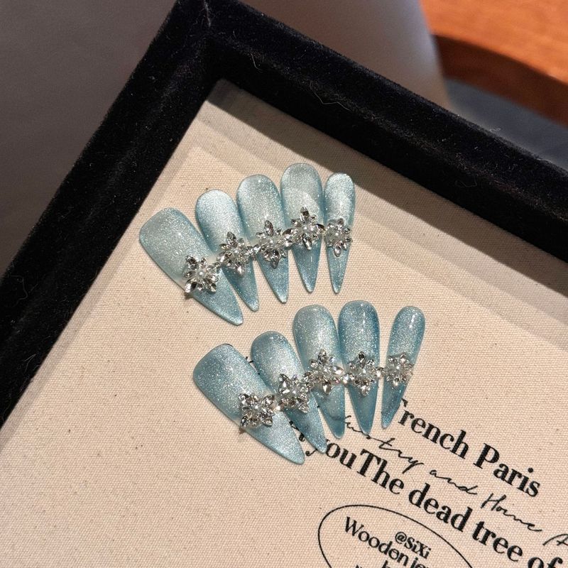 Patch Wear Manichiură Wear Nail Yihe Romantic Pure Desire Wind Ice Transparent Blue Diamond French Explosive Flash White Nail Art Finished_voghion.com