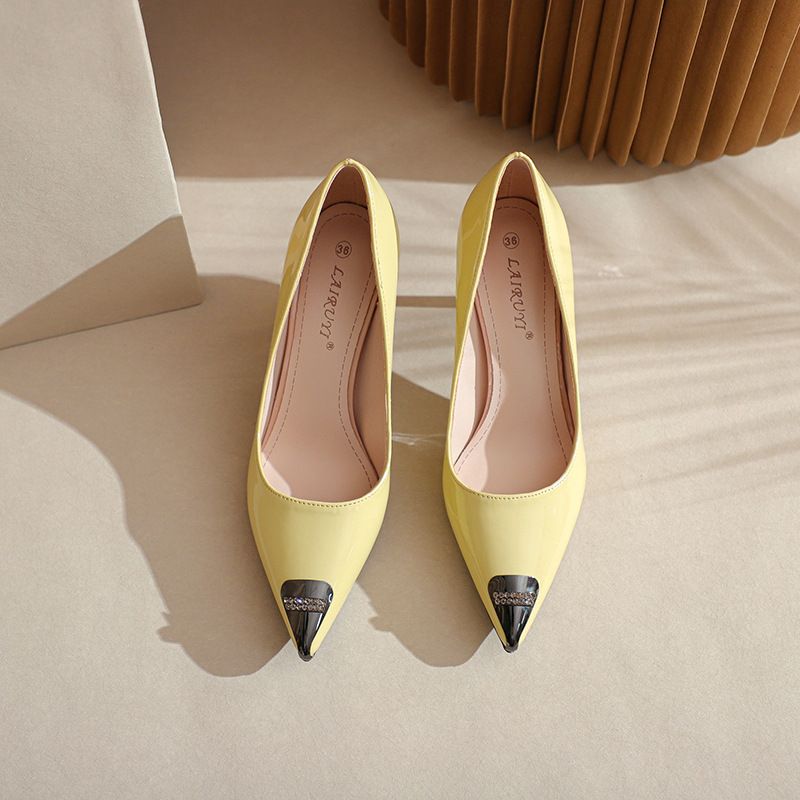 31-44 New Anti-collision Pointed Patent Leather High Heels Shallow Mouth Small Square Heel Versatile_voghion.com