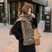 Sciarpa in maglia con stampa leopardata per donna, scaldacollo in pile caldo e spesso, autunno/inverno 2025_voghion.com
