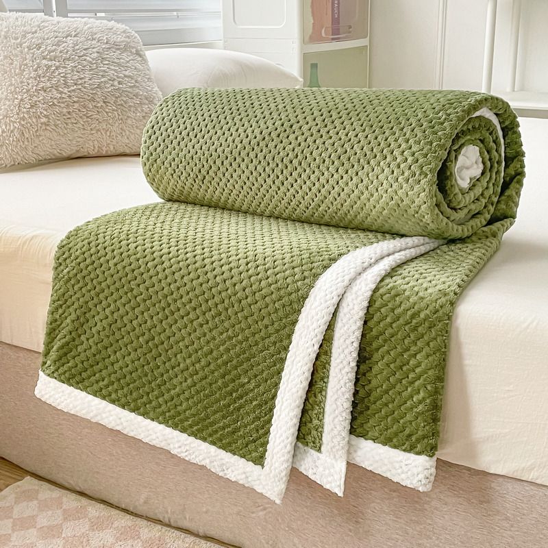 Thickened pineapple grid edging coral velvet office nap blanket, summer flannel multifunctional blanket_voghion.com