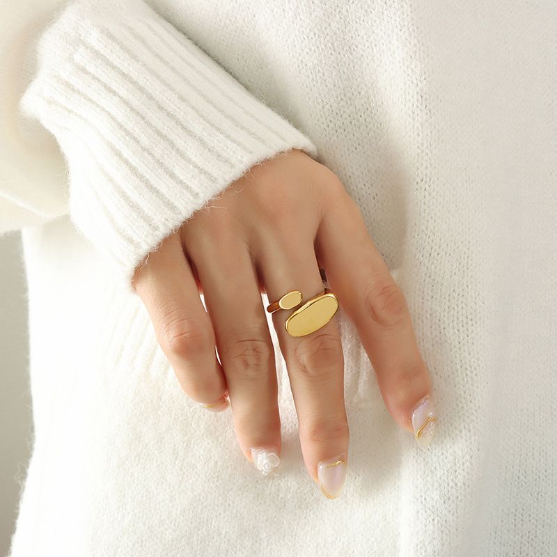 Anello in acciaio al titanio con processo di fusione a coda d'oro, stile minimalista, irregolare, piatto e aperto, INS A156_voghion.com