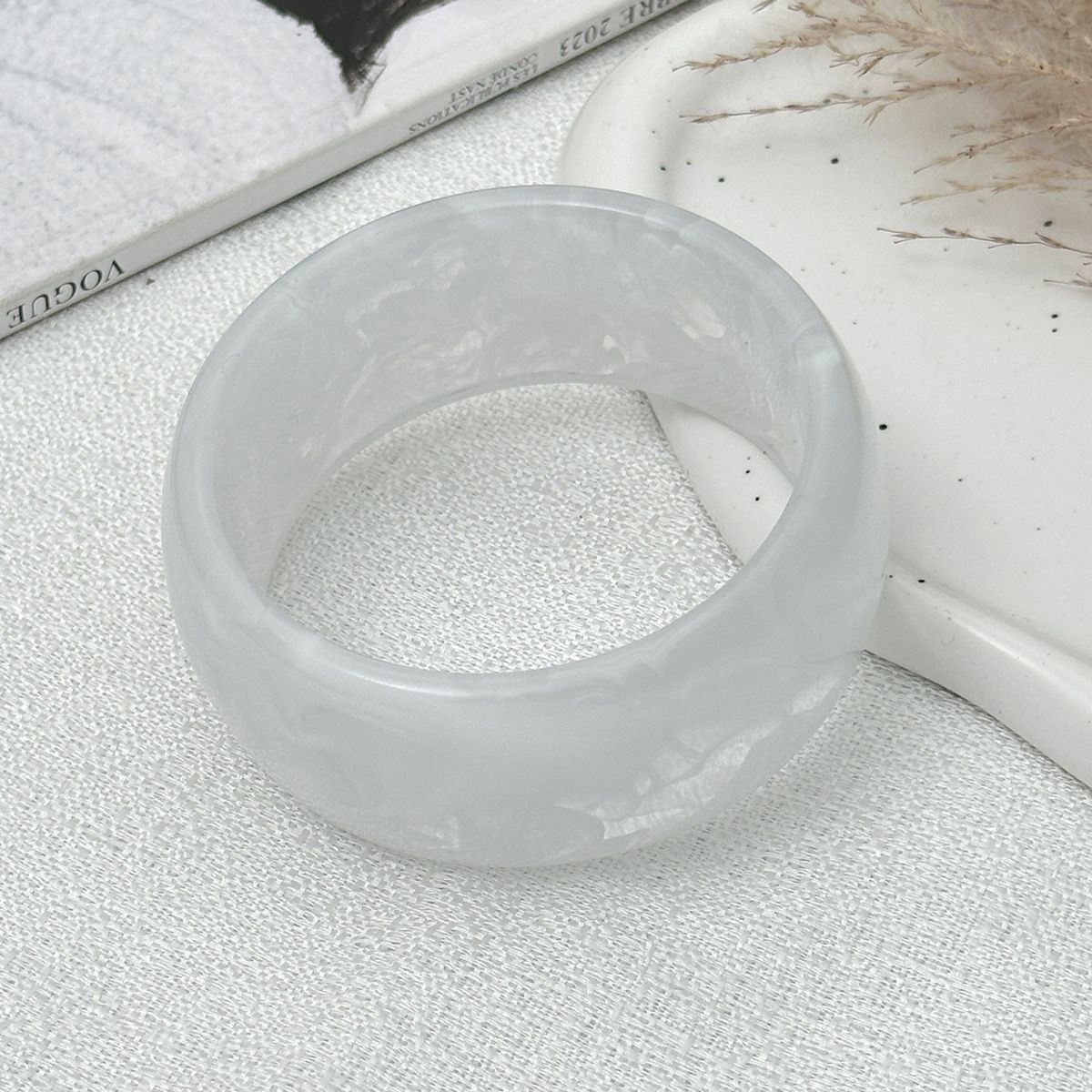 Fashionable Wide Bracelet With High-end Exaggerated Design For Women Versatile Resin Bangle_voghion.com