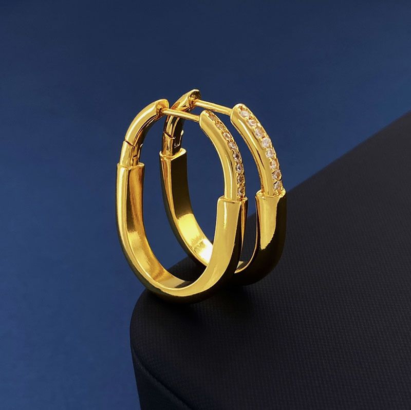 Boucles d'oreilles à serrure européennes et américaines, grande marque élégante et élégante avec la même boucle d'oreille, boucles d'oreilles ovales à double couleur en forme de U_voghion.com