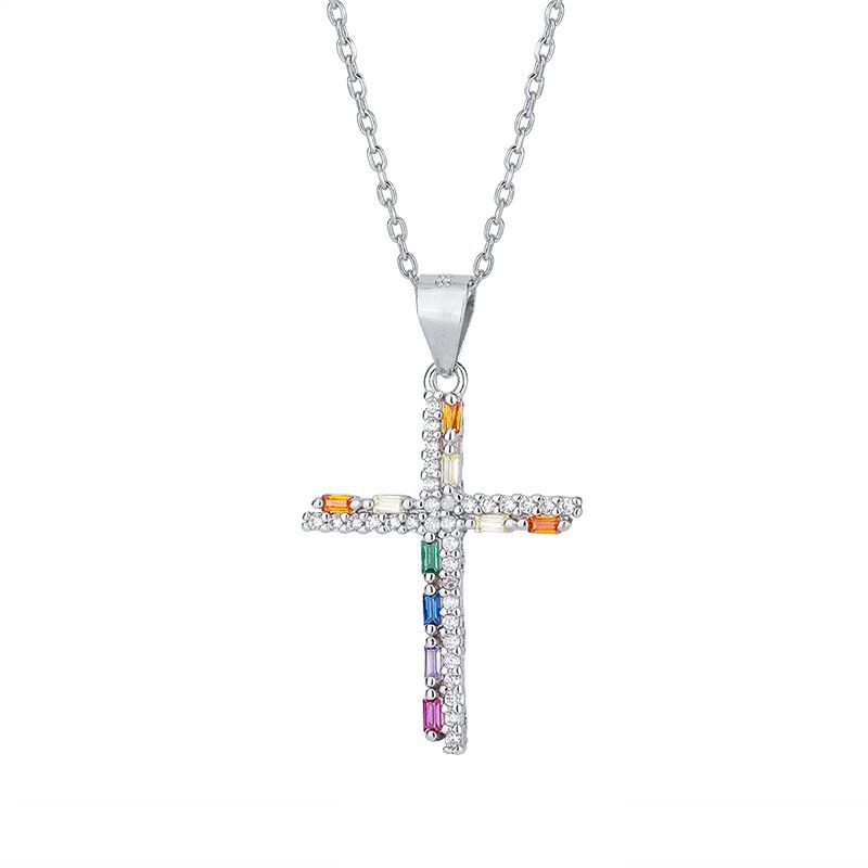 Collana con ciondolo a croce classica con micro pavé arcobaleno in argento Sterling S per donna_voghion.com
