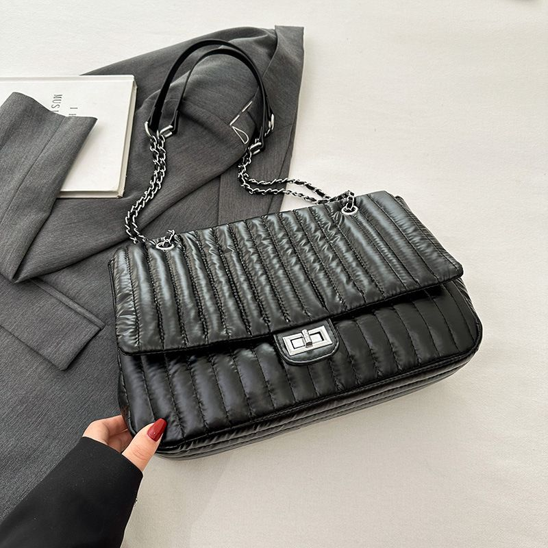 Modische Plissee Für Frauen Neue 2023 Winter Kleine Duftenden Stil Diamant Grid Kette Diagonal Spanne Schulter Tasche_voghion.com