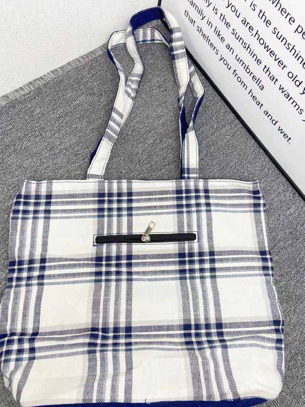 Nuova borsa a mano semplice a quadri del 2024 per le donne, borsa in tela di denim bifacciale in stile coreano, borsa tote casual_voghion.com