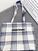 Nuova borsa a mano semplice a quadri del 2024 per le donne, borsa in tela di denim bifacciale in stile coreano, borsa tote casual_voghion.com