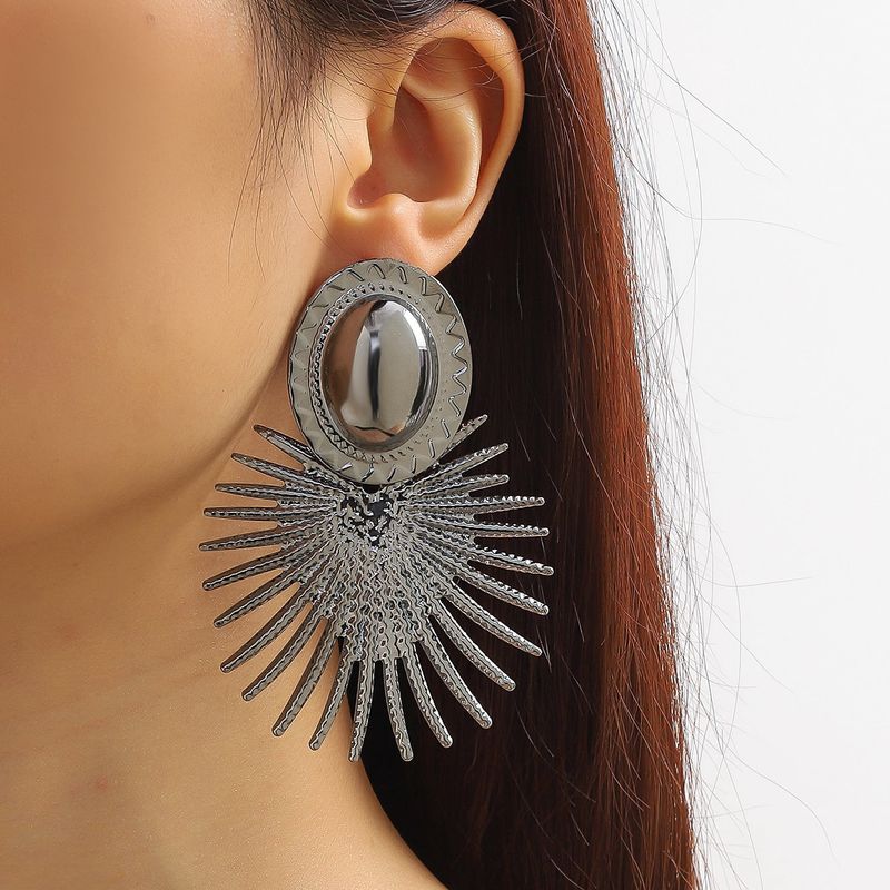 Fashionable and trendy accessories, exaggerated fashionable earrings, high-end earrings_voghion.com